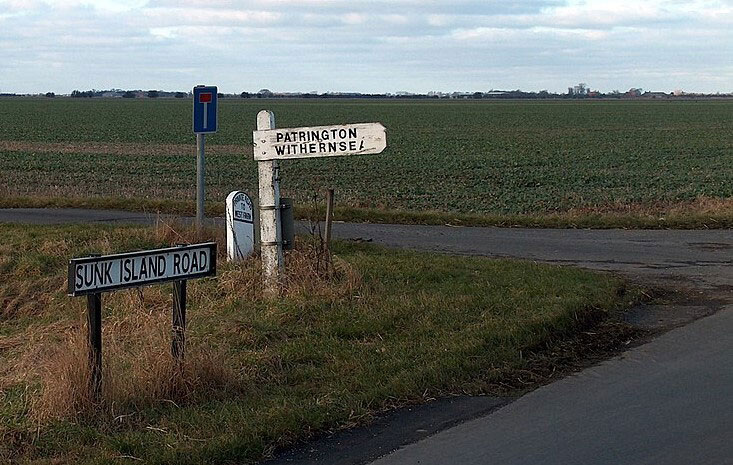 Road junction on Sunk Island Road from geograph.org.uk 